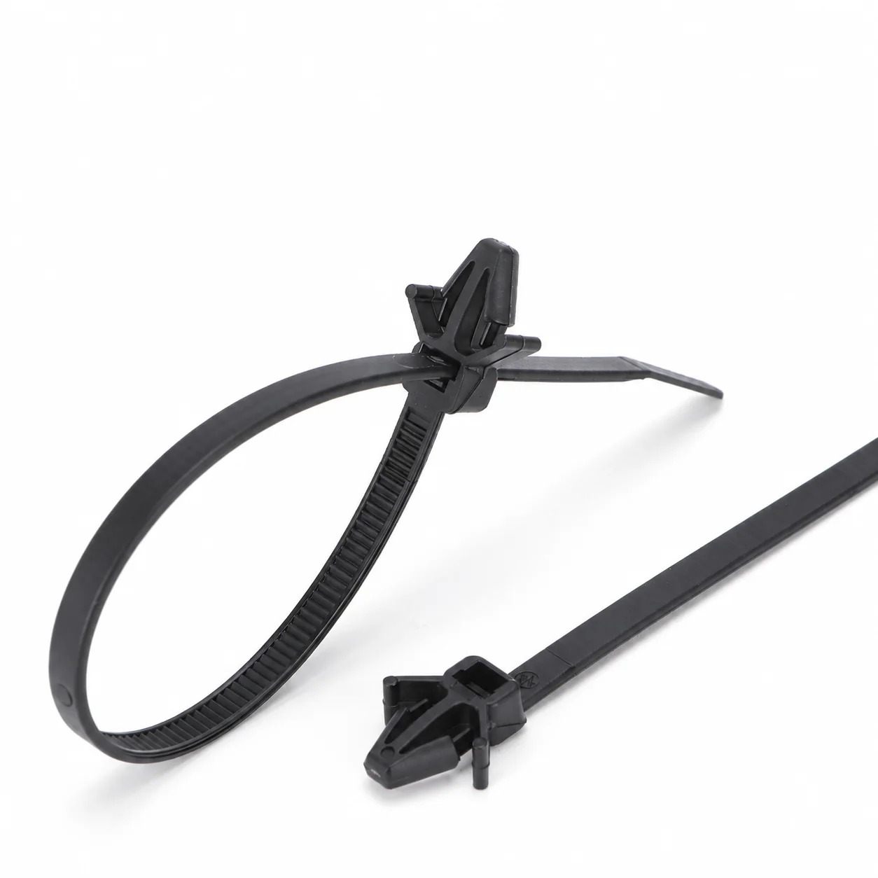 126-00123 Round-Hole Arrowhead Cable Tie with Wings