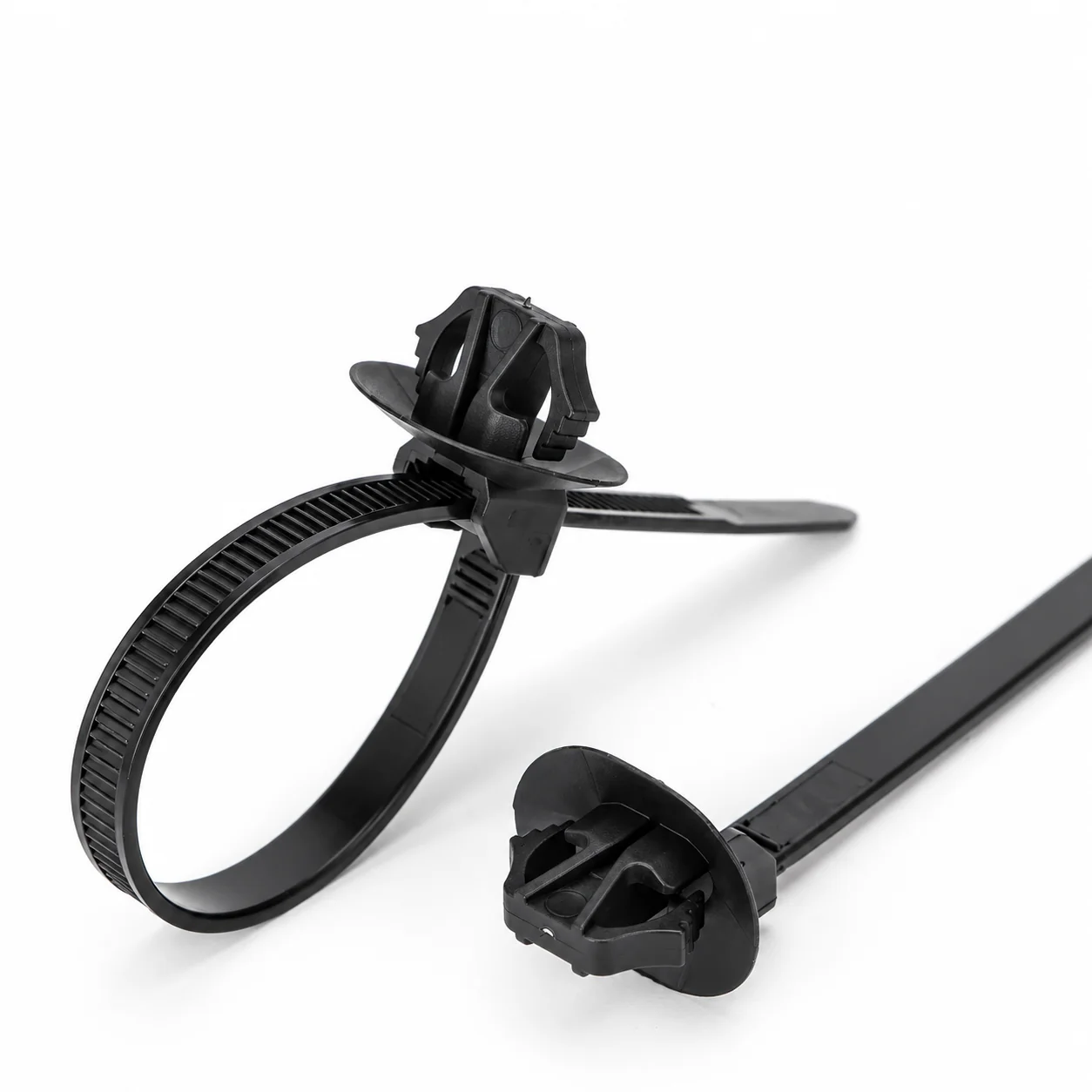 126-00207 Oval-Hole Arrowhead Cable Tie with Disc