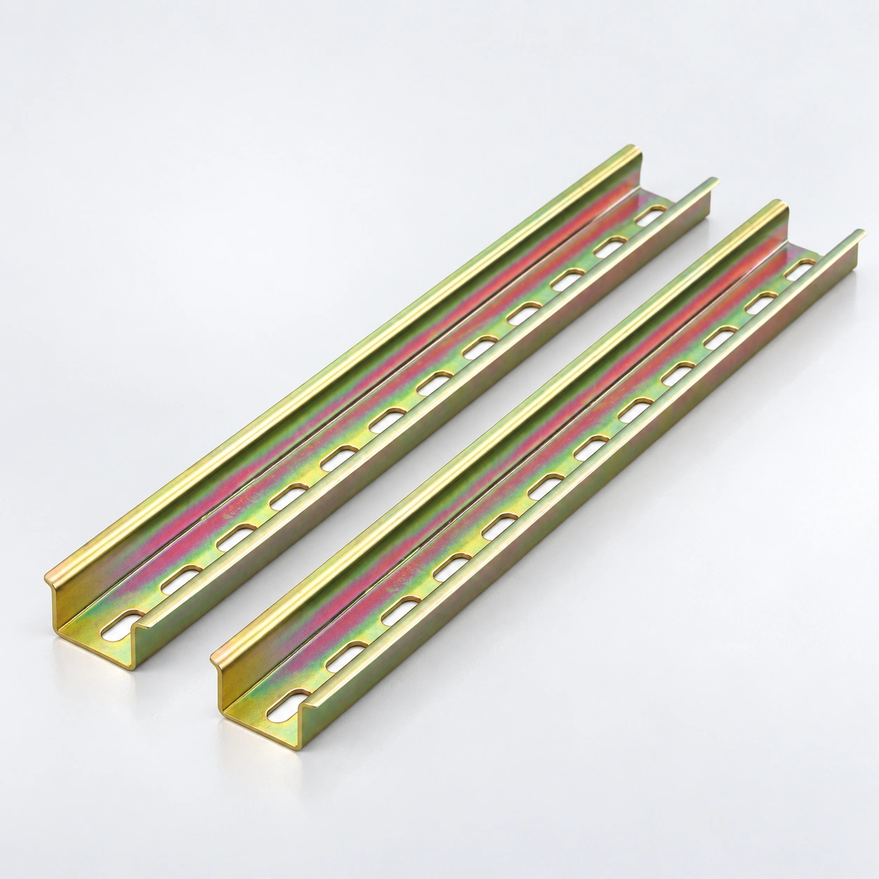 35 × 15 mm Rail DIN en acier rainuré