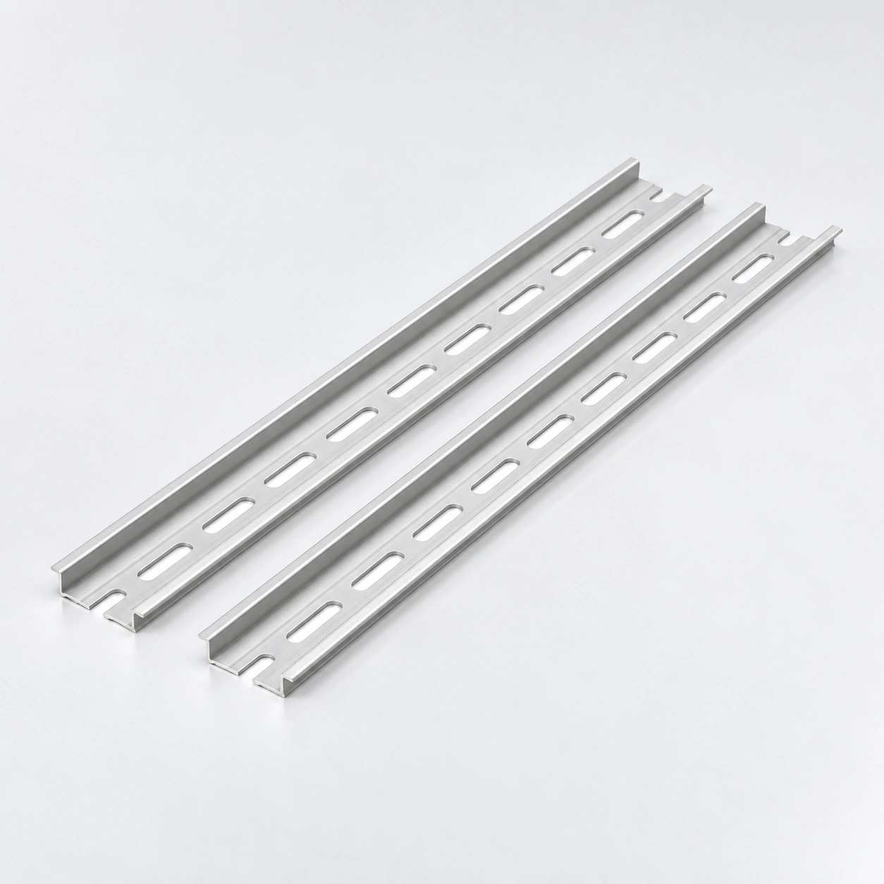 35 × 7.5 mm Rail DIN en aluminium rainuré